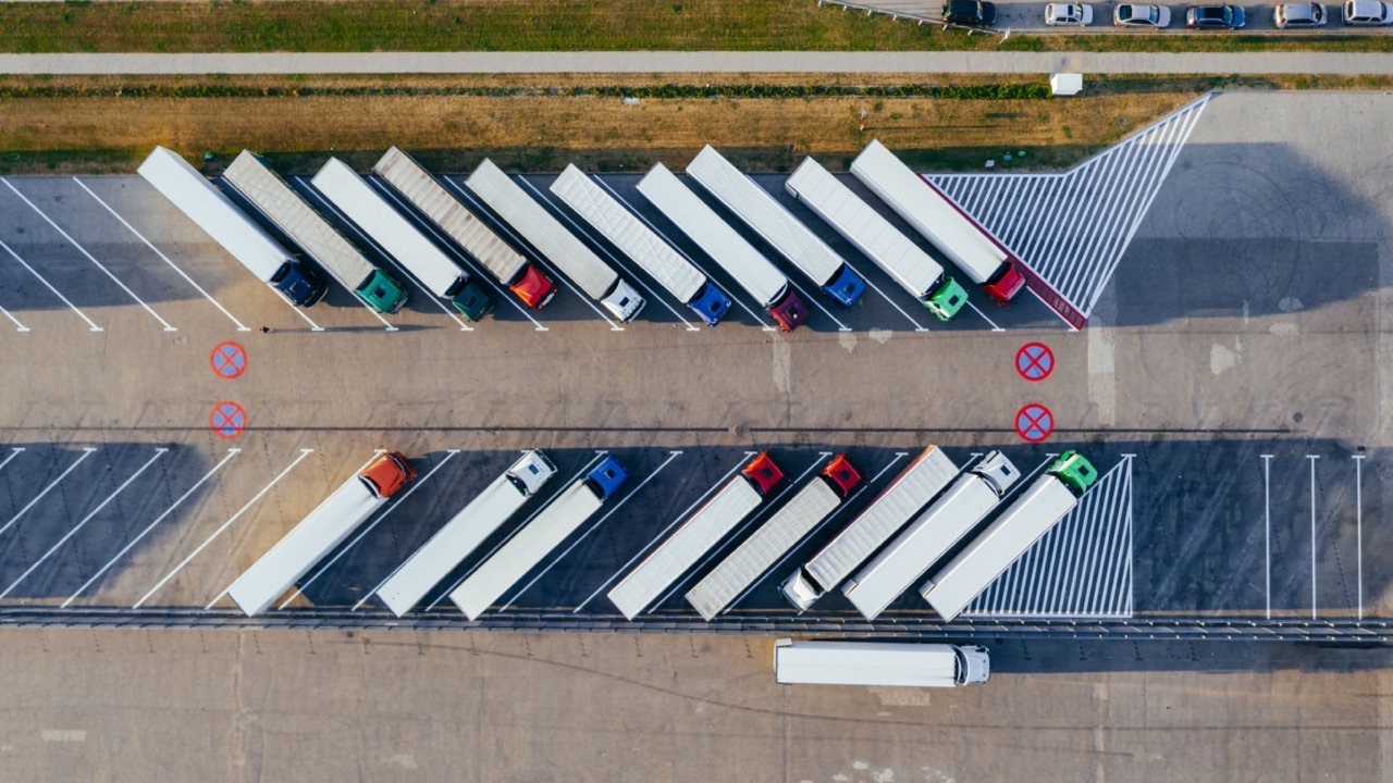 Why Fleet Vehicles Need Combination Antennas — and What Happens When They Use Separate Ones Instead
